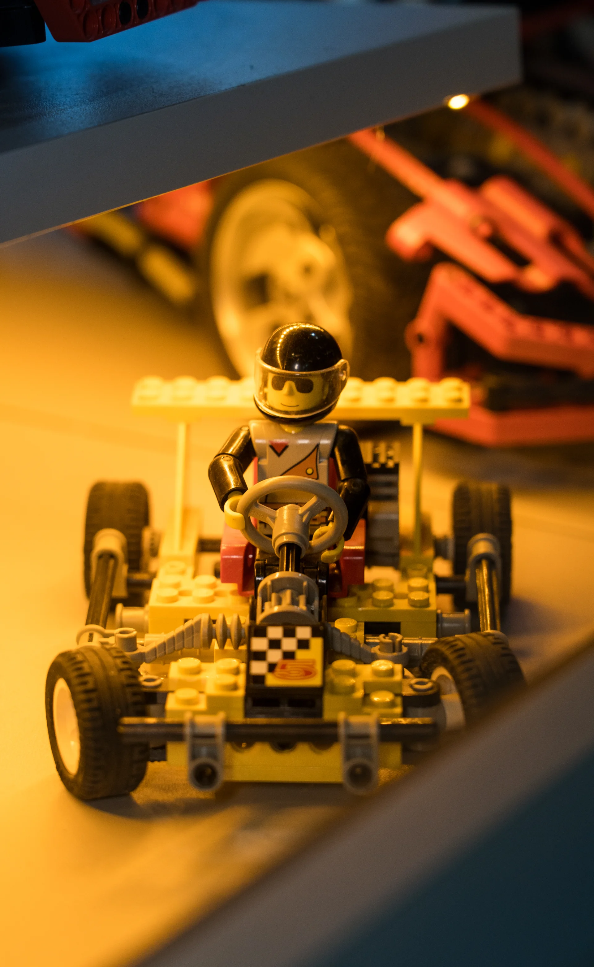 Wspaniałe retro samochody LEGO Technic – ekspozycja Muzeum Klocków Karpacz